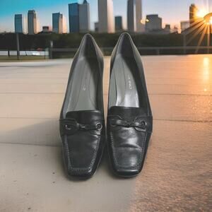 Bandolino BDValenda 1 Inch Heels Black Leather 6.5M EUC